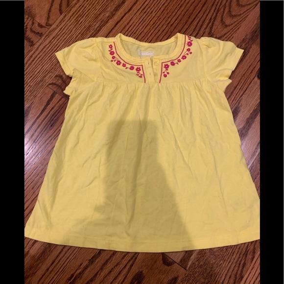 Oshkosh Girls Size 5T top. Yellow with pink flowers. 100% cotton and soft. - Picture 1 of 3